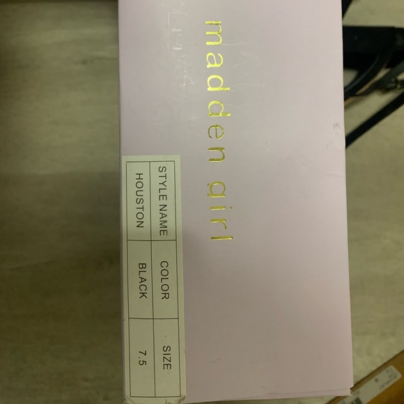 Black Heels - Picture 2 of 2